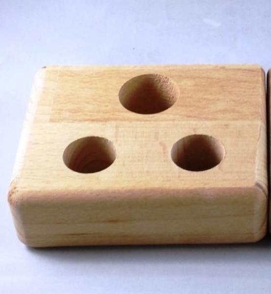 Holzständer für 3 quintESSENCE-Stäbe